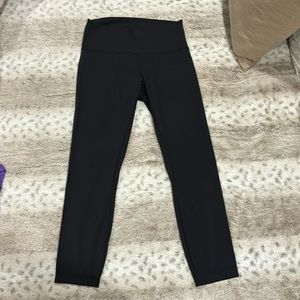 Women’s size 8 Wunder Train Tight 28”